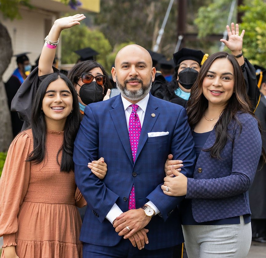 GradfamilyStaff-min Oscar valladares and family